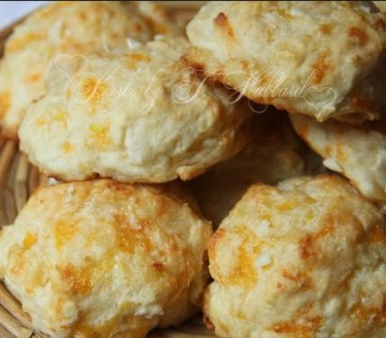 Drop Garlic Cheese Biscuits