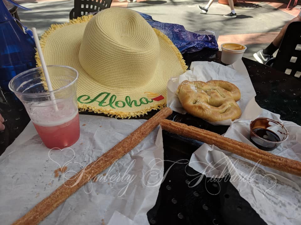 Did someone say Churros & Mickey Pretzels for Breakfast?