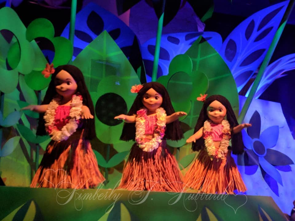 Iconic Hawaiian Dancing Girls in Small World